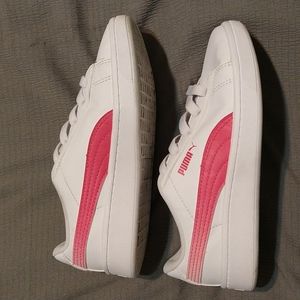Puma Soft foam+ athletic shoes